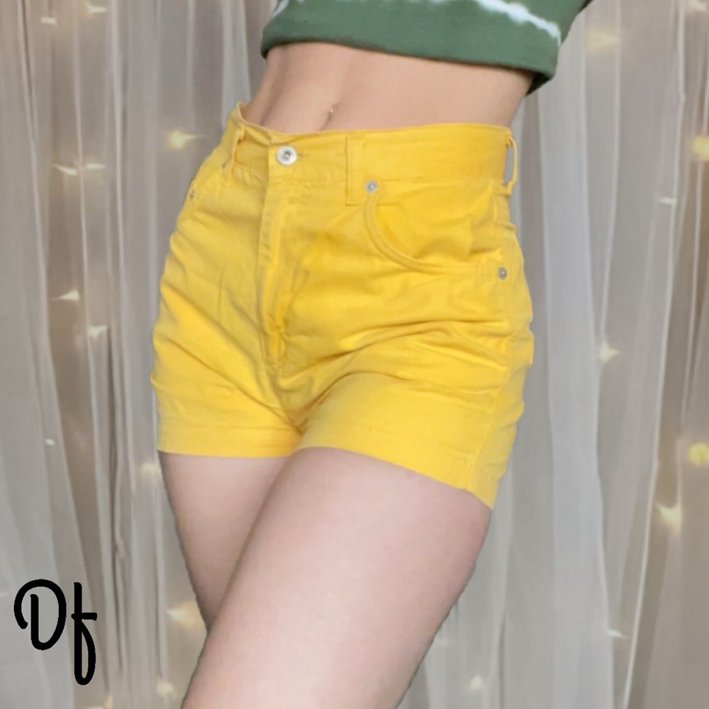 Vintage General Company Yellow Women's Shorts Size 26 Waist
